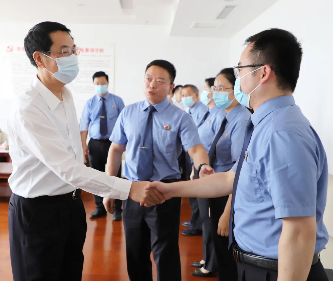 段文龍檢察長(zhǎng)在三門(mén)峽檢察機(jī)關(guān)調(diào)研